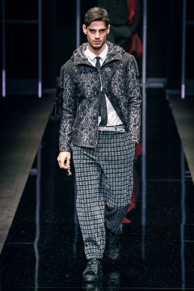 Look 14
